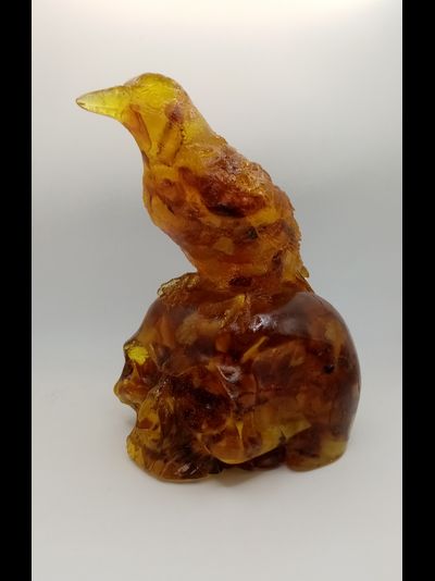 Товар: Птица на черепе.