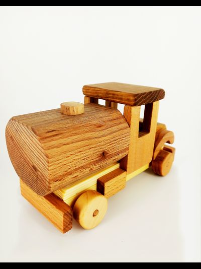 Грузовик "молочник"