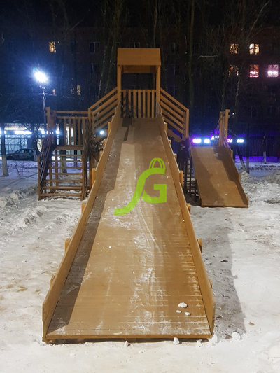 Зимняя деревянная горка "Snow Fox 12 м" с двумя скатами (две лестницы)