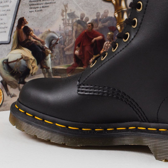 Ботинки Dr Martens VINTAGE BLACK QUILON черные женские