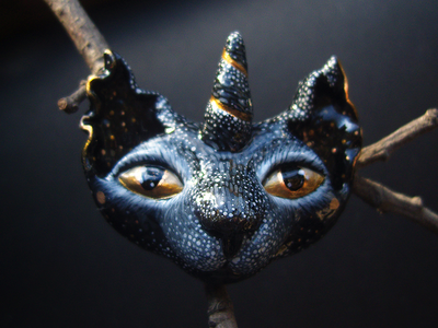 "Зверёк с восхода", волшебная брошь с котом-единорогом