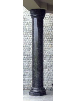 Черная гранитная колонна