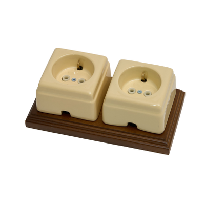 Ретро розетка из керамики Кром с заземлением, 16а. Слоновая Кость глазурь