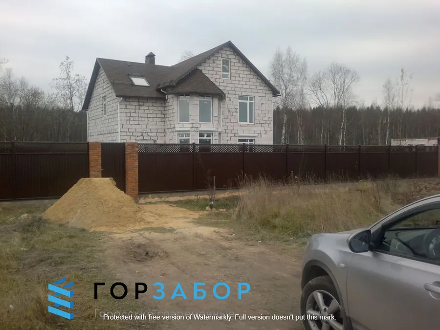 Установить забор из профнастила для загородного дома
