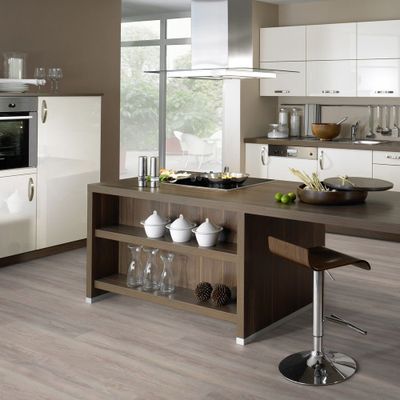 Виниловый пол Wineo 400 Wood XL Дуб светло-серебристый RLC301WXL 31 класс толщина 5.5 мм замковый с фаской и подложкой 2.05 м2