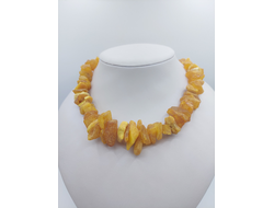 Лечебные бусы из крупного белого янтаря