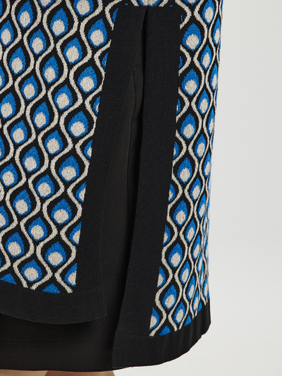 Трикотажное платье с оригинальным орнаментом