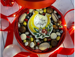 Шляпная коробка с орехами на Новый год