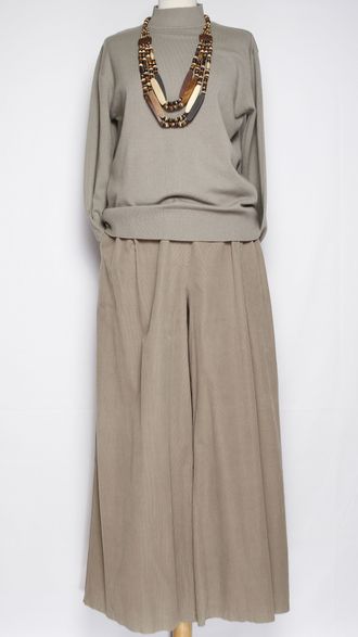 Брюки вельветовые"Палаццо защипы пояс" бежевые до 54