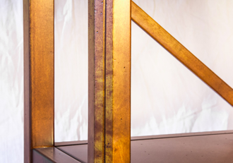 Этажерка с открытыми полками в три яруса.