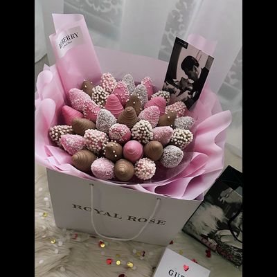 Большой букет из клубники в шоколаде