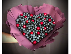 Ягодный букет в форме сердца