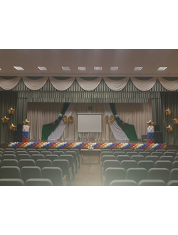 Выпускной (на фото Университет Экономики и торговли Орёл)