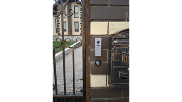 Установка вызывной панели с углом обзора 120 градусов и считывателя для RFID карт