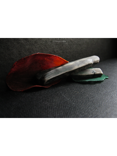 Брошь с лепестком розы "Воспоминание о былом"