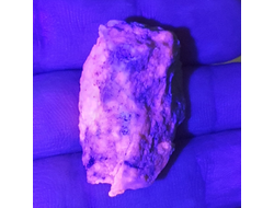 Гакманит (Содалит), светится в УФ, Россия, Мурманская обл. (35*20*17 мм, вес: 9 г) №26743