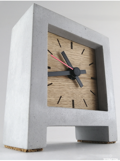 Часы настольные из бетона