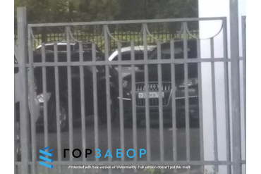 Металлический кованый забор для парковки в Москве