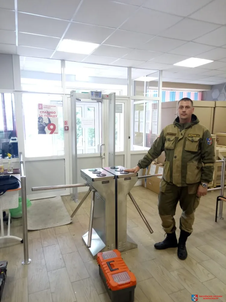 Установка арочного металлодетектора и интеграция турникетов с системой пожарной  безопасности в лицее №1