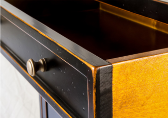 Стеллаж с переставными полками и нижней тумбой.