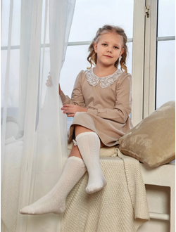 Платье с кружевным воротником