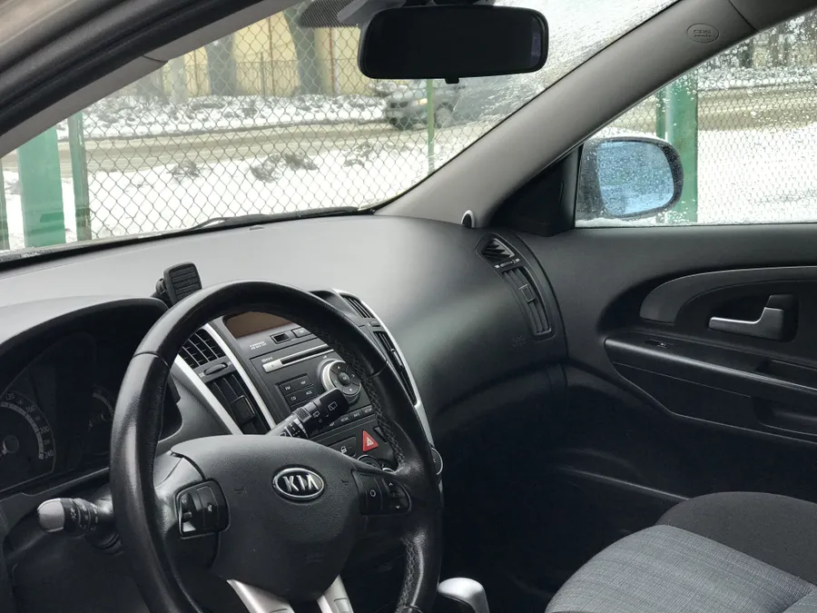 Не мешает обзору водителя

Автоматическая активация записи

Пожаробезопасность