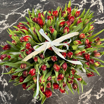 КОРЗИНА ИЗ 101 ПИОНОВИДНОГО ТЮЛЬПАНА