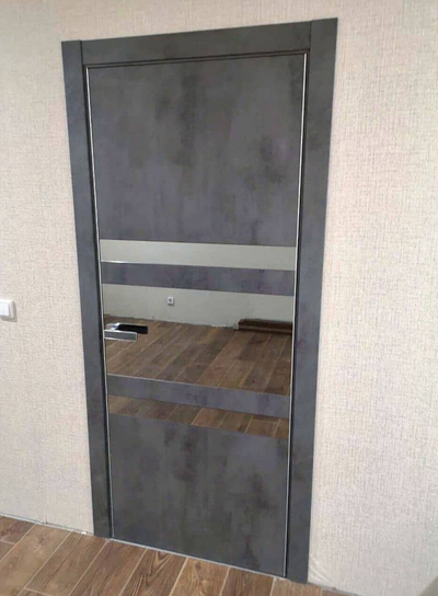 PRESTIGE. МОДЕЛЬ ULTRA 8, ГОРИЗОНТАЛЬНЫЕ ВСТАВКИ из СТЕКЛА LACOBEL или ЗЕРКАЛА/ АЛЮМИНИЕВАЯ КРОМКА ПО ТОРЦАМ  ДВЕРНОГО ПОЛОТНА