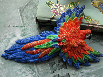 Брошь-птица "Ара, настоящий попугай" из термоглины с микробисером