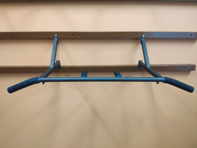 Турник с 3 хватами с неопреновыми ручками (TUR-004n)