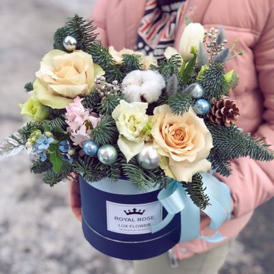 Новогодний букет с розами