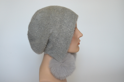 Красивая вязаная шапка ушанка с помпонами для женщин зима 2022 италия