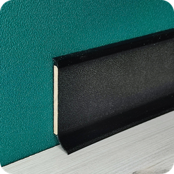 Напольный плинтус с мягким краем Dollken S100, высота 100 мм. толщина 5 мм. цвет черный