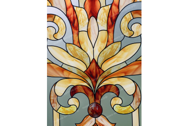 Окно на лестнице с витражом на пленке