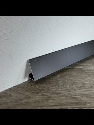 Плинтус Pro Design Corner 570 Анодированный черный