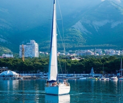 Парусная яхта "Натали"