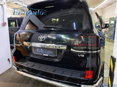 Cтопы Toyota Land Cruiser 200 07-15 LED темные БЕГАЮЩИЕ