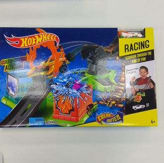 Hot Wheels Игровой набор 4 &quot;Быстрая покраска&quot;. Серия &quot;Color Shifters&quot;