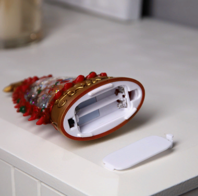 Новогодний снежный фонарик в виде ёлочки «Дед Мороз на олене» 9 × 15 × 4 см, Цвет Красный