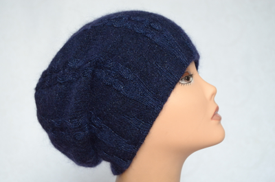 Синий женский вязаный берет из мохера купить фото