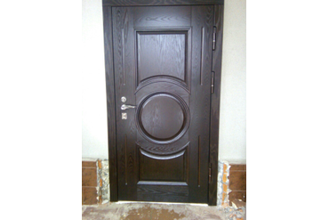 дверь элитная металлическая с панелями из дуба