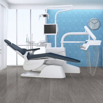 Биополы Purline Wineo 1500 Wood L Supreme Oak Grey PL070C в интерьере медицинского кабинета