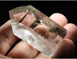 Кварц горный хрусталь с фантомами и хлоритом, кристалл полированный, Бразилия (54*30*22 мм, 61 г) №36860