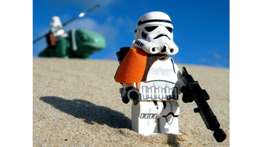 Командир Подразделения «Пустынных Штурмовиков» из Песчаного Патруля носил Оранжевый Наплечник (LEGO # 4501).