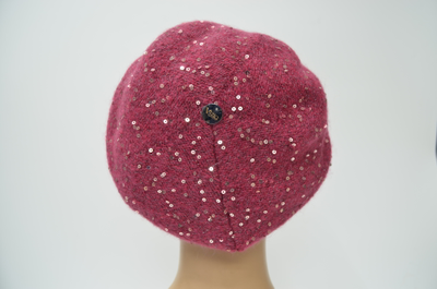 Женский берет с пайетками зима 2026