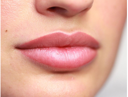Татуж губ (перманентный макияж)