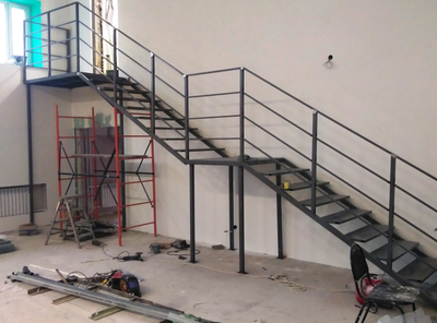 Лестница металлическая (артикул-МЛУ04)