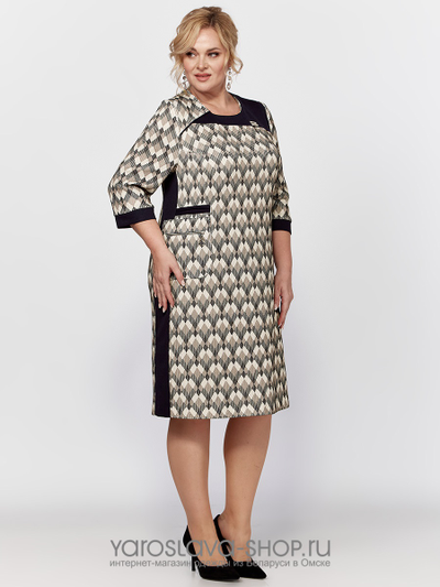 Женское платье прямого силуэта в сером оттенке