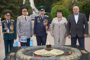 •Частица Вечного огня из Керчи присоединилась  к Единой чаше воинской славы России