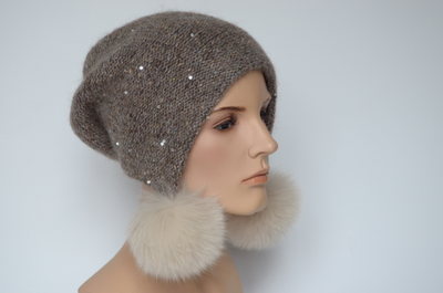 Темнобежевая шапка ушанка женская с помпонами Вицио Италия
